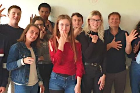 Les élèves de l'atelier langue des signes