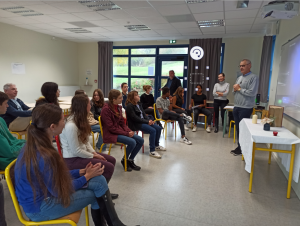 reunion-pastoral-lycee-pretre-intervention-alphajeune