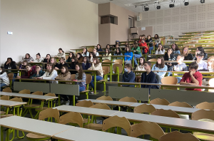 amphi-eleve-reunion-travail-lycee