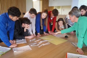Des élèves de première STMG participent aux jeux organisés par la communauté de communes de Pouzauges.